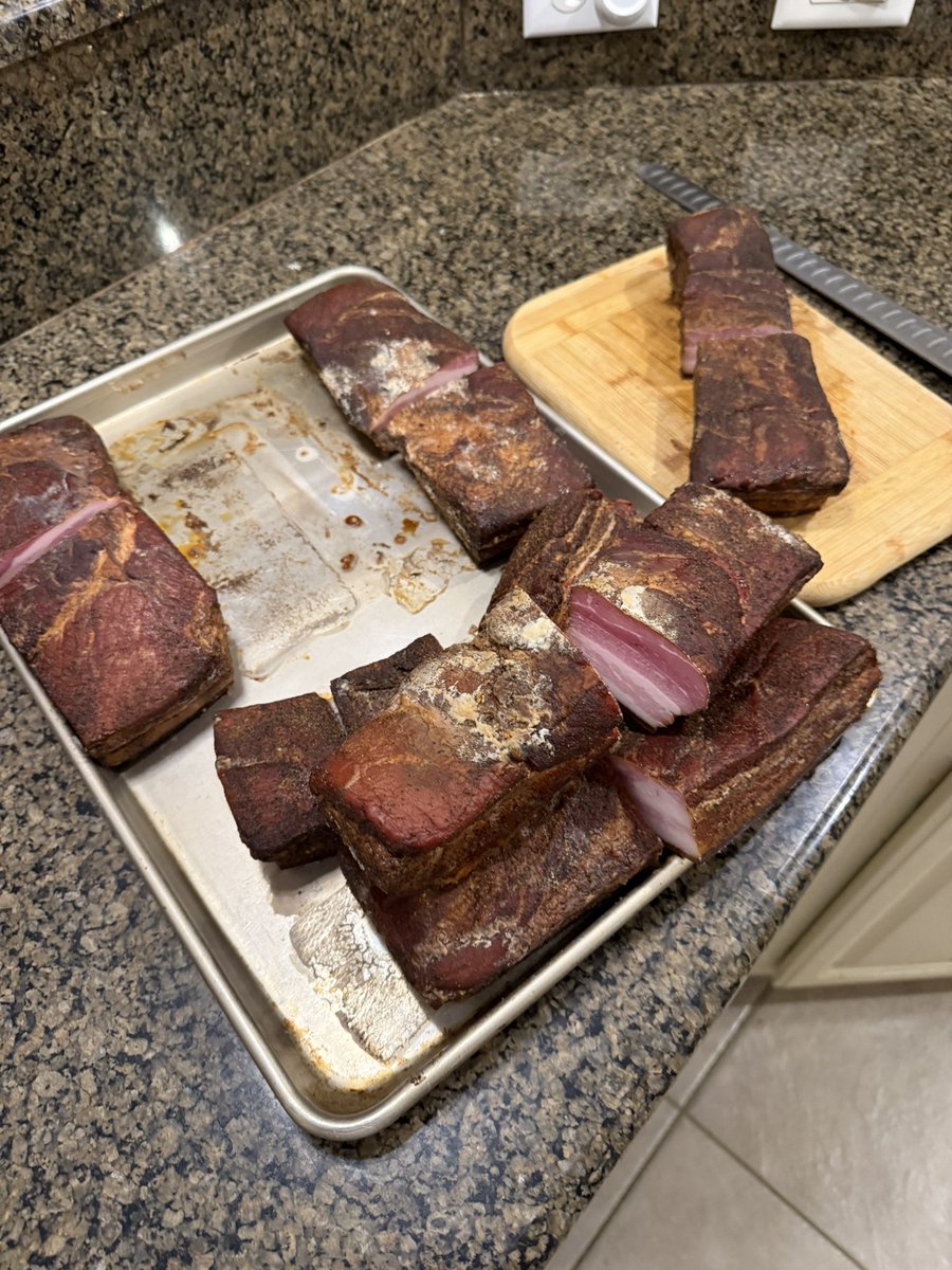 DomMorganFL's tweet image. Home made bacon. Pork belly cured in salt and paper, and then smoked. Miles better than shop stuff and no questionable ingredients.