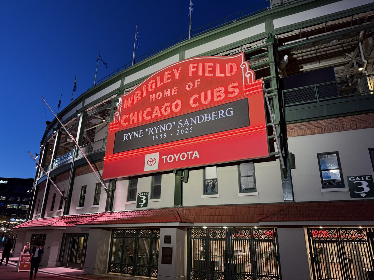mattlindner's tweet photo. Wrigley tonight 💔💔💔 https://t.co/E89RM9FlTO