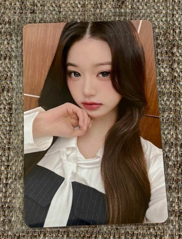 luv831wy's tweet image. ㅆㅃ잠시만,, 이 미소녀포카 뭐야...?