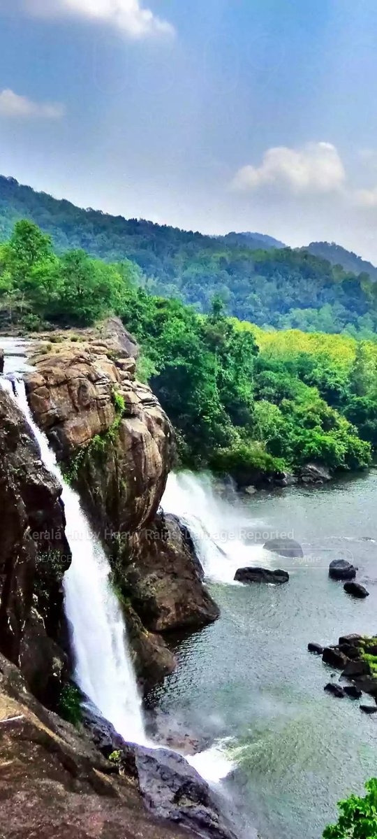 वो ज़िन्दगी भर लड़ता रहा जीने के लिए 

         जब मौत आई तो उफ भी ना कर सका