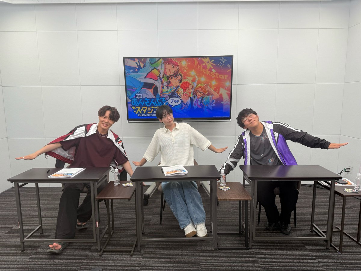 nicogirl_PR's tweet image. 🌟ご視聴ありがとうございました🌟
月刊 あんさんぶるスタジオ!!7月号
🔻見逃し配信中⚡
live.nicovideo.jp/watch/lv348214…
✦出演✦
神尾晋一郎さん(鬼龍紅郎 役)
小野友樹さん(大神晃牙 役)
重松千晴さん(礼瀬マヨイ 役)
今回の「二次会」は…🍚🍛🍜🍎🍺
究極の三択&お祭りの屋台といえば❓