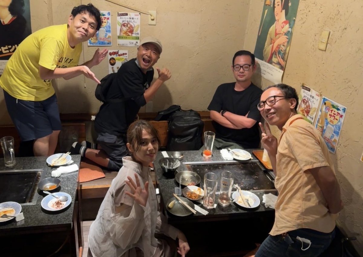 ks_25th's tweet image. ロマンの赤松さん夏のお誕生日会2025🎂
おめでとうございます🎉🎈㊗️
いつも優しいロマン先輩のお気遣いに
逆に元気をいただいてしまいました🙇♂️
らりるRIEさんキープランニング山本くん
構成作家の金子さんそしてRIEさんのペット🦎J-SHOCK(ジュウショク)ちゃんもお祝いに駆けつけました😆楽しかった🌃
