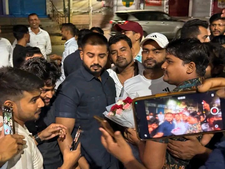 JairamTiger's tweet photo. वर्षों से हैदराबाद में रह रहे झारखंड के प्रवासी मजदूर भाइयों की ओर से कल झारखंड एकता समाज का आठवां स्थापना दिव��� एर्रागड्डा स्थित विक्टोरिया गार्डेन फ्लाईओवर, भरत नगर में मनाया जाएगा। 
समारोह में अतिथि के रूप में मुझे आमंत्रित किया गया है। https://t.co/QgJb0mttVT