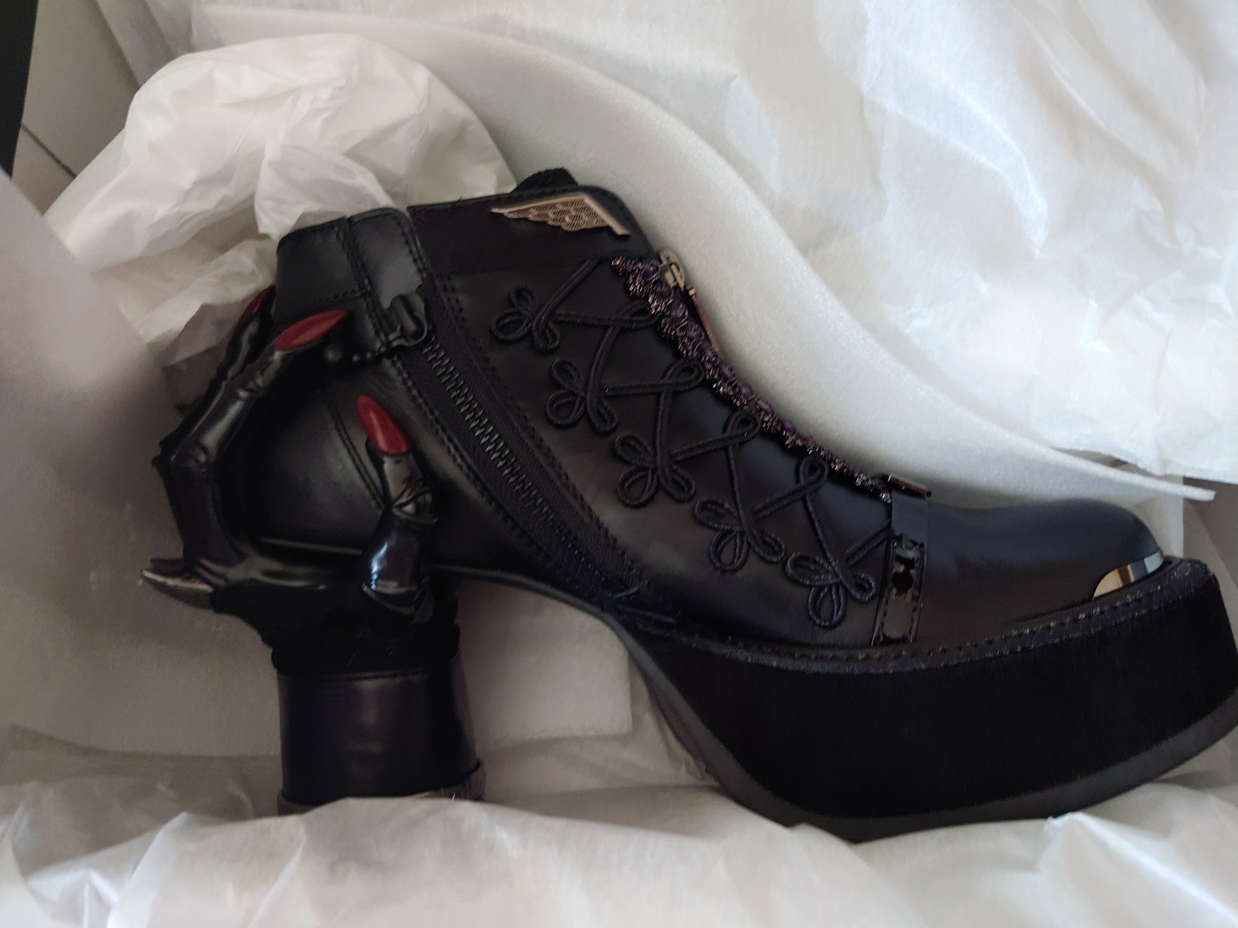 堕ちゆく天命のヒールブーツ black×black 堕ちゆく天命のヒールブーツ black×black