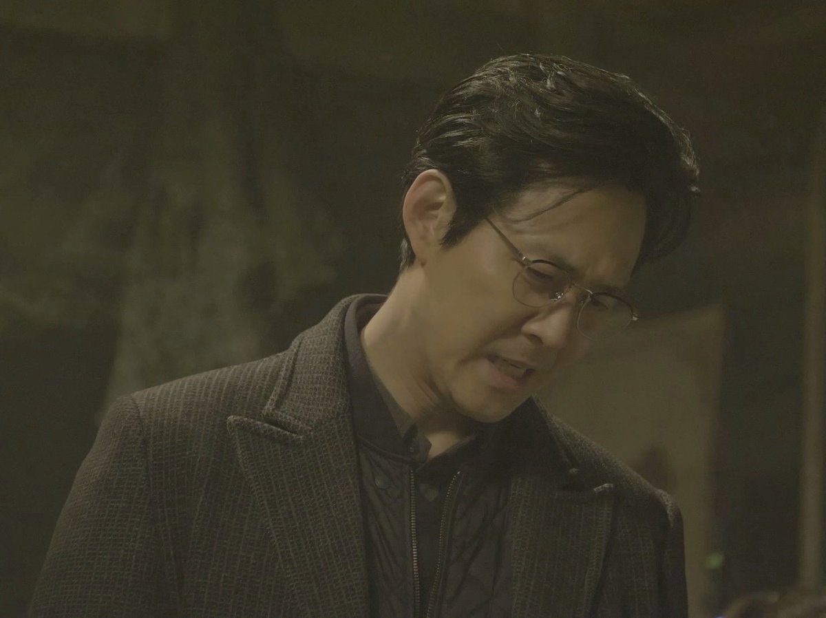 December_2025_'s tweet image. 술 먹고 개가 되어서 들어온 한도경을 본 박웅재
그대로 밖에다 놔두고 현관문 닫아버림