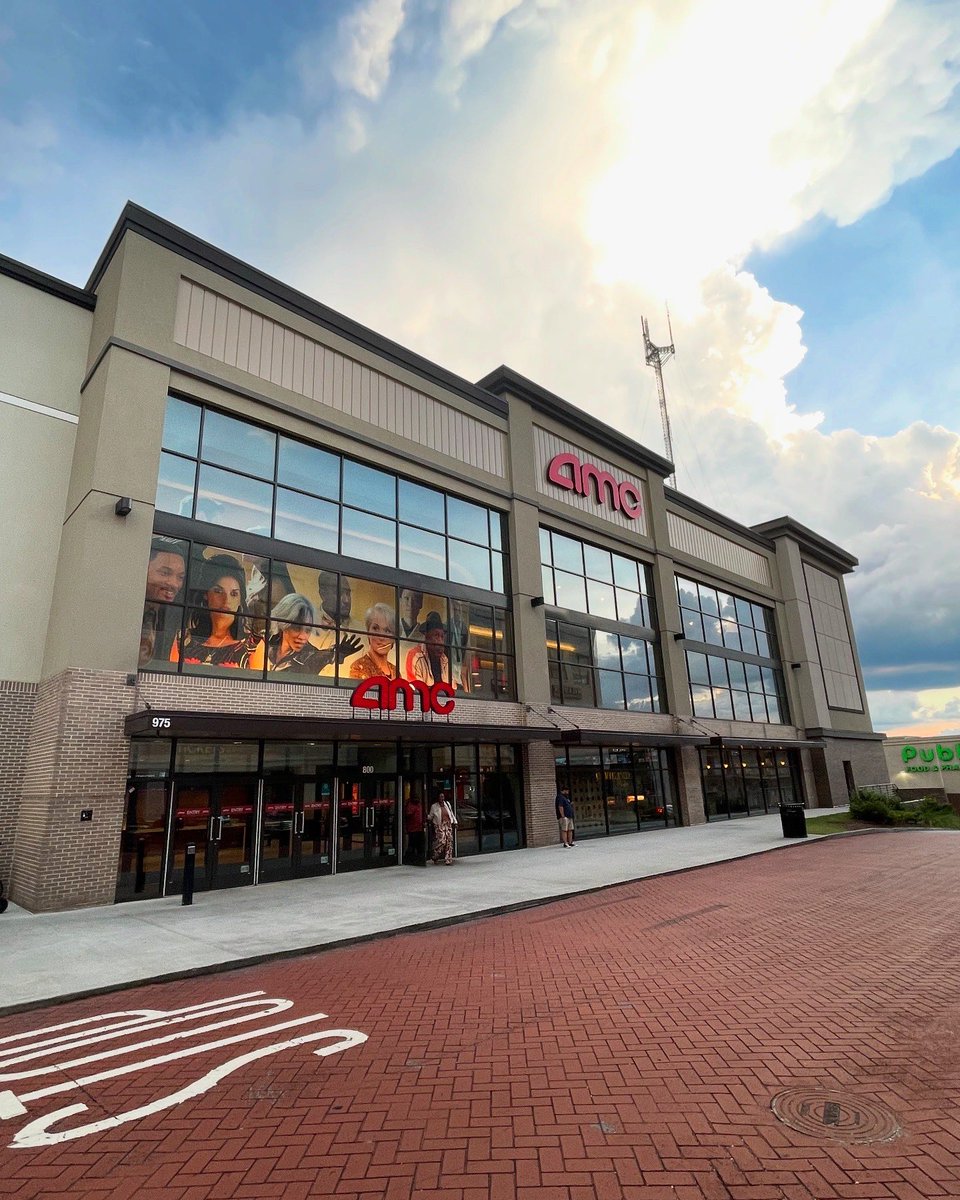 MaxWrightSCAD's tweet photo. The Naked Gun preview screening in Atlanta! Thank you @AARP and @ParamountPics for the preview screening of @NakedGunMovie. The Naked Gun is fully cocked and a great legacy sequel to the classic action-comedy series! #NakedGun #AARP #ParamountPics https://t.co/L5qbRr5e5r