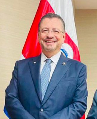 ROBERTO JOSÉ OROZCO (@robertojosoroz8) on Twitter photo Don Julio:
¿Cuál es la fecha límite para que <a href="/RodrigoChavesR/">Rodrigo Chaves</a> renuncie a la Presidencia para poder postularse como diputado? Si decidiera hacerlo.
¿Su renuncia debe ser aprobada por la Asamblea Legislativa?
¿Si renunciará; pierde la inmunidad?
Entonces como quedan los diputados? Don Julio:
¿Cuál es la fecha límite para que <a href="/RodrigoChavesR/">Rodrigo Chaves</a> renuncie a la Presidencia para poder postularse como diputado? Si decidiera hacerlo.
¿Su renuncia debe ser aprobada por la Asamblea Legislativa?
¿Si renunciará; pierde la inmunidad?
Entonces como quedan los diputados?