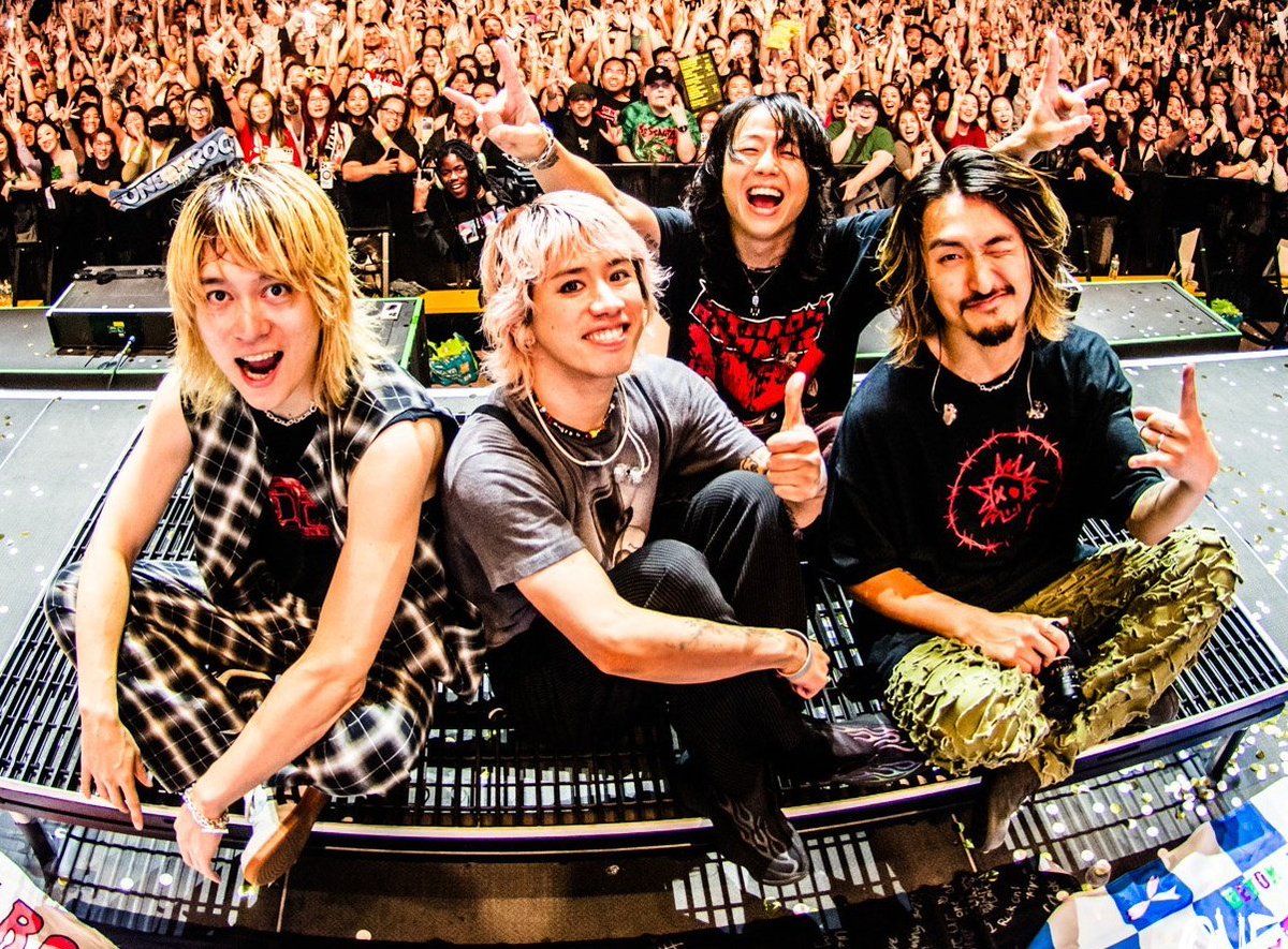 moon_eblack's tweet image. 20 años tenían las criaturas, feliz aniversario cawnes ♡ @ONEOKROCK_japan