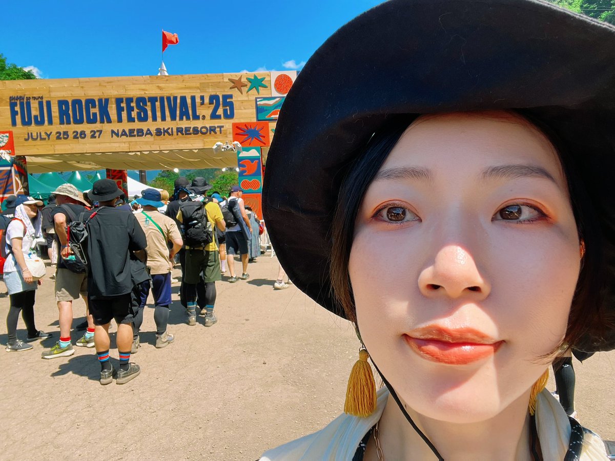 #フジロック
初めての全通、最高でした😭2日目だけ大雨であとは良い天気で最高、ずぶ濡れライブも最高。ヘッドライナー達も最高でしたが、朝一コーヒーチルタイムも最高だし身体が元気な午前中爆踊りタイムも最高なのでベストアクトは選べません！！また来年も行きたいです。