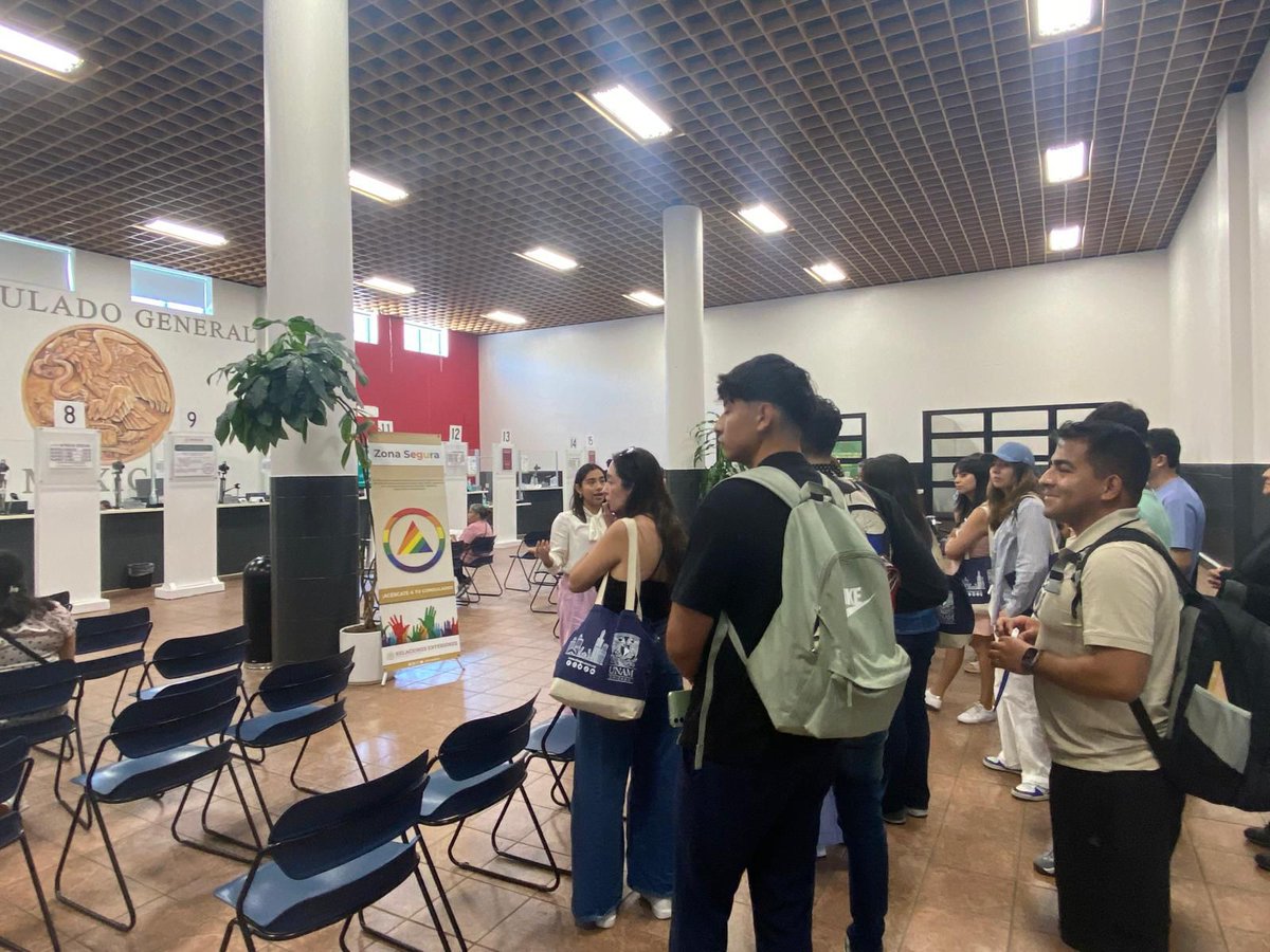 Siempre nos entusiasma recibir a los estudiantes de #VeranoPuma <a href="/UNAM_MX/">UNAM</a> para mostrarles de cerca el trabajo de #DiplomaciaConsular que realizamos  para servir a nuestra comunidad y representar con mucho orgullo a 🇲🇽¡Gracias por visitarnos <a href="/UNAMChicago/">UNAM Chicago</a>! 📚