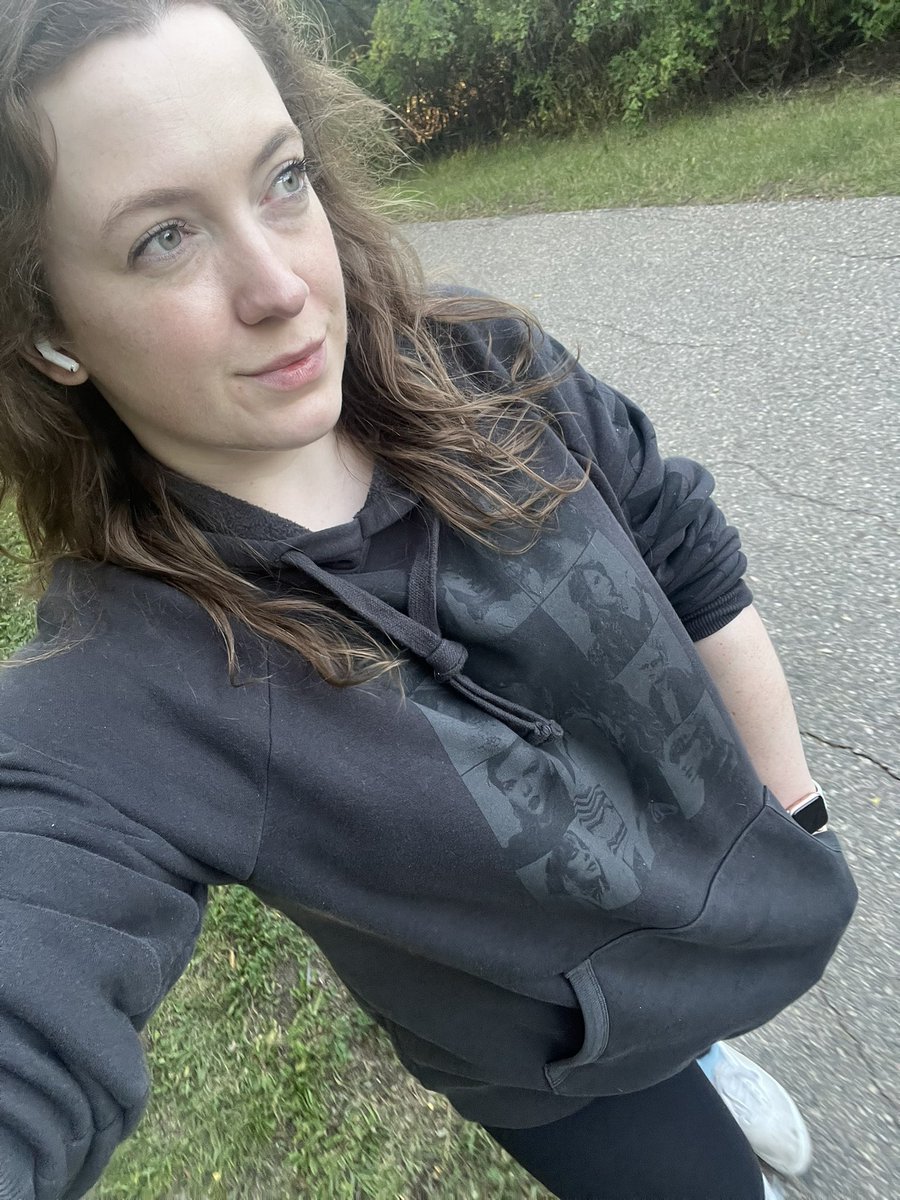 sarahmonyxo's tweet image. hgw in my eras hoodie while blasting gracie is peak Monday night 🙂↕️