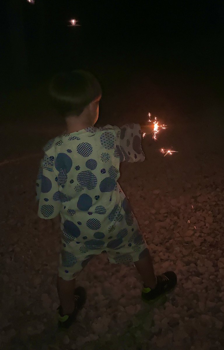 山中湖旅行楽しかったなー。
初めての手持ち花火、怖くて最初は持てなかったけど、頑張りましたw