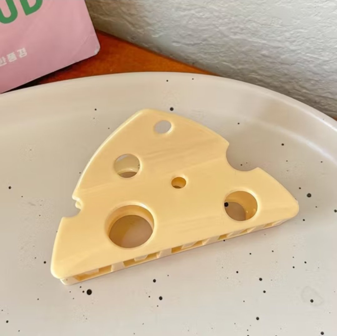 shoppiera's tweet photo. I found this cute hairpin🧀🍯

— a thread https://t.co/TaOqDoOMtC