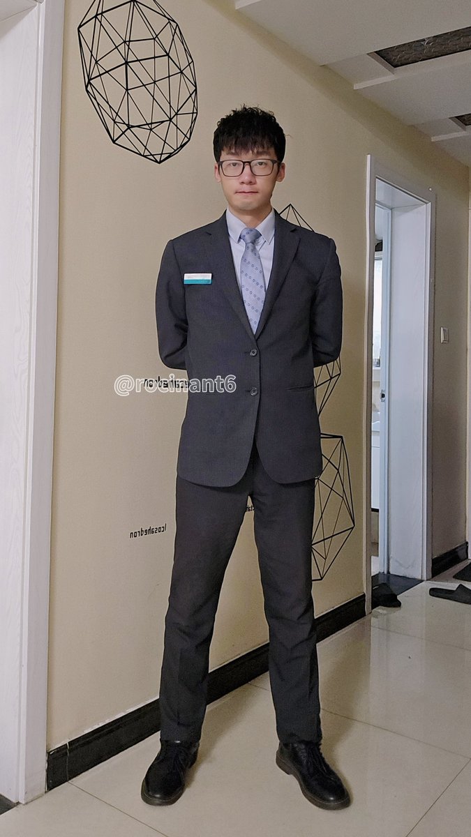 插播一条全不裸😂