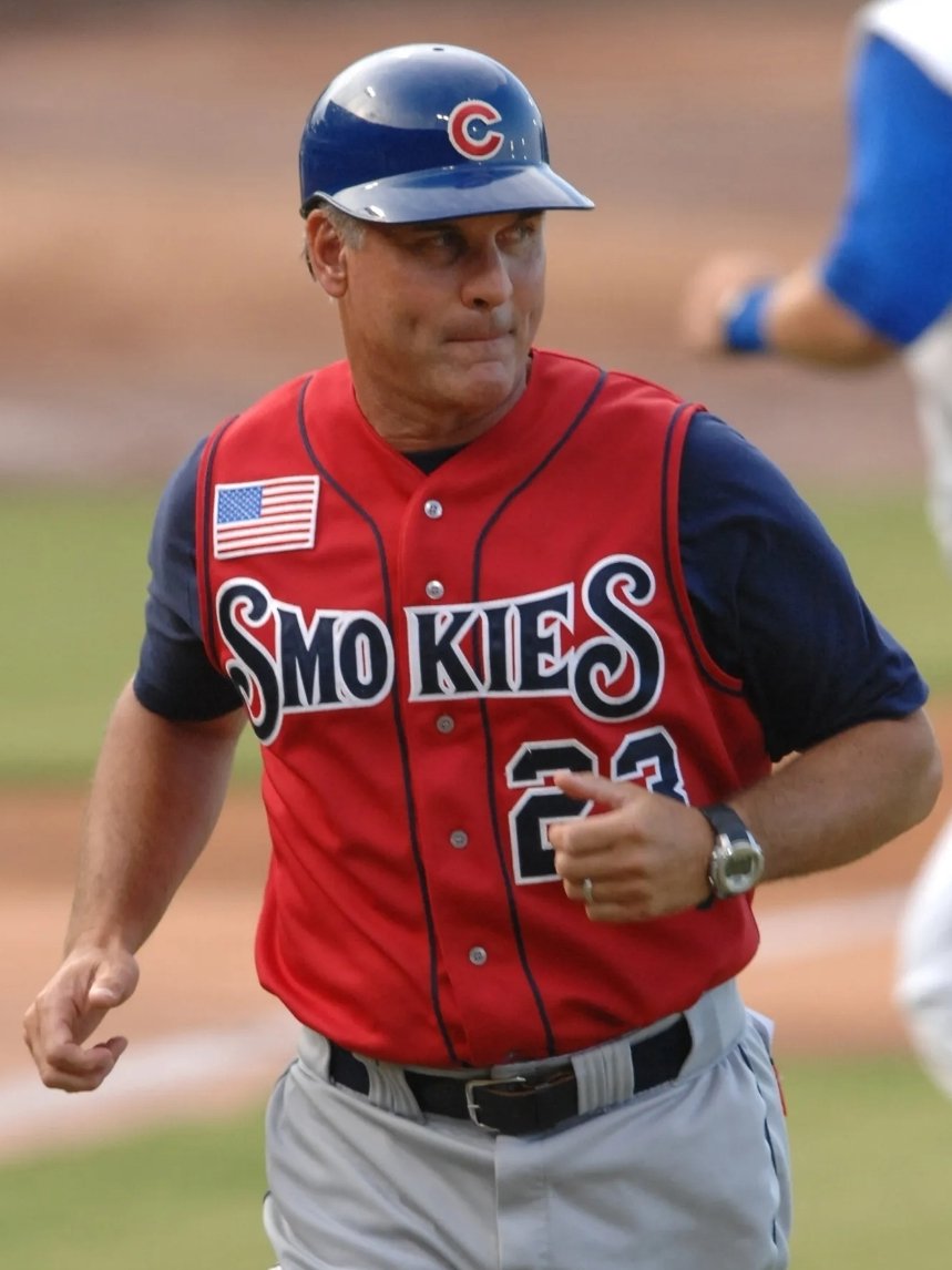 We join the entire baseball community in mourning the loss of MLB legend and former Smokies Manager, Ryne Sandberg. Our thoughts are with the Sandberg family.