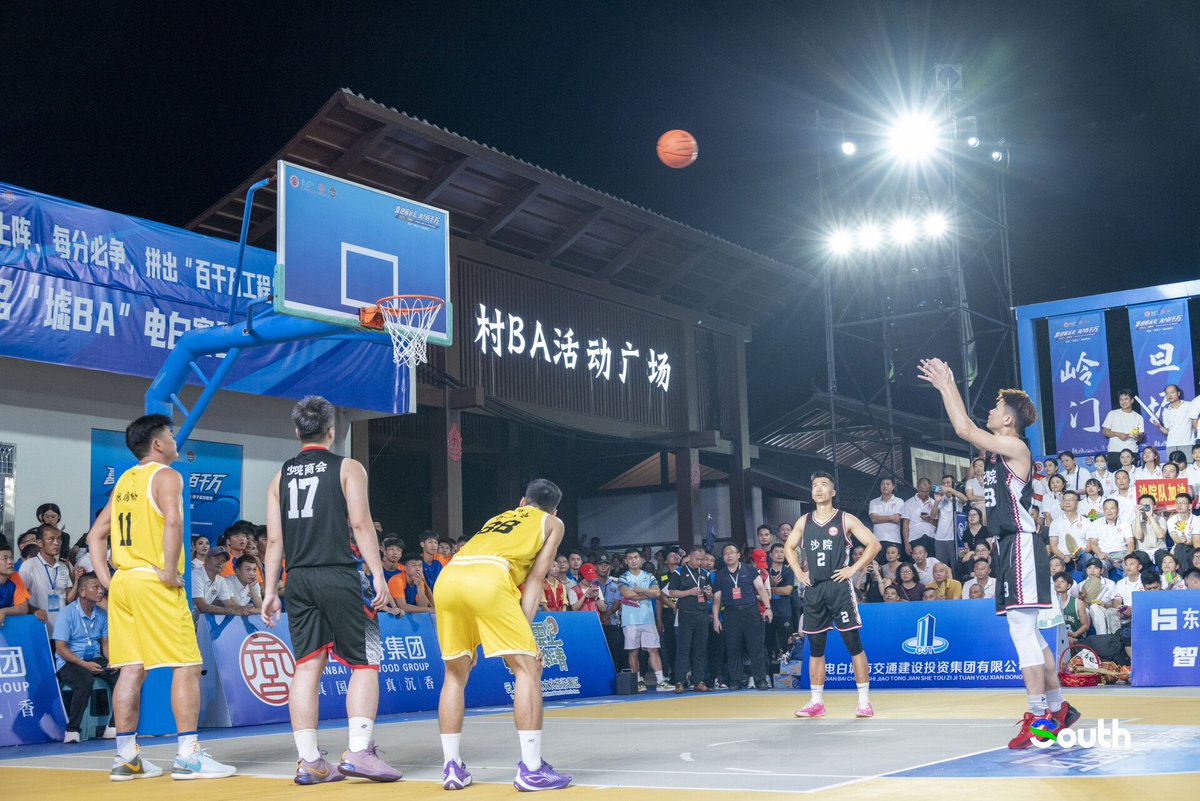 thisisGBA's tweet image. #Guangdong | 🏀✨ Night Hoops & New Beginnings in Kangli Village! 🌿
When the sun sets in #Maoming #Dianbai, the "Village BA" court LIGHTS UP! 🔥 Last night’s opening game wasn’t just basketball—it was a celebration of rural revival!
🌱 From scattered…