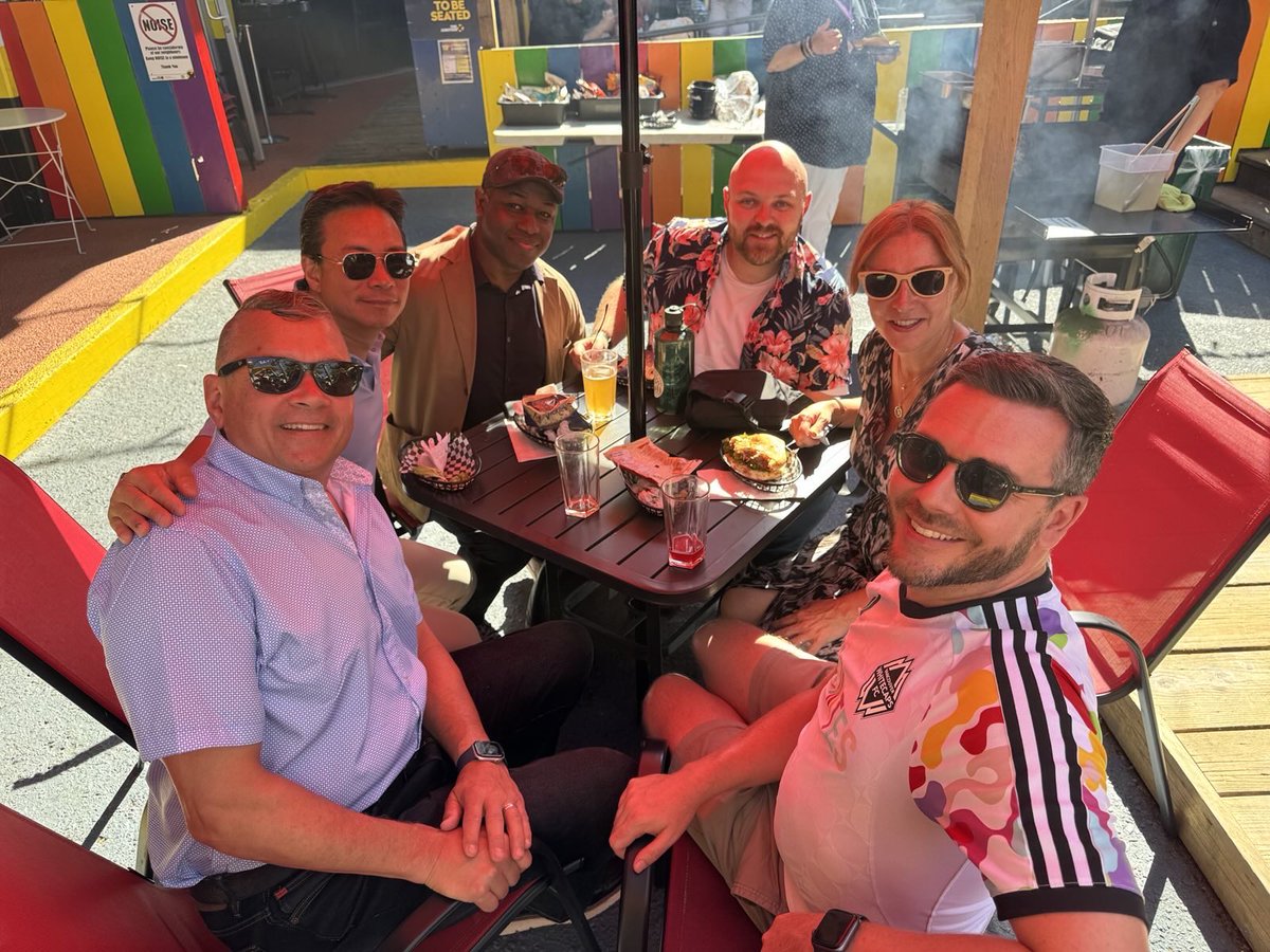 PeterMeiszner's tweet image. Joined our friends at @OutOnPatrol this afternoon in Davie Village to celebrate Pride Week in Vancouver. I really value and believe in this organization that supports 2SLGBTQ+ members of law enforcement and represents the community, while keeping our city safe.