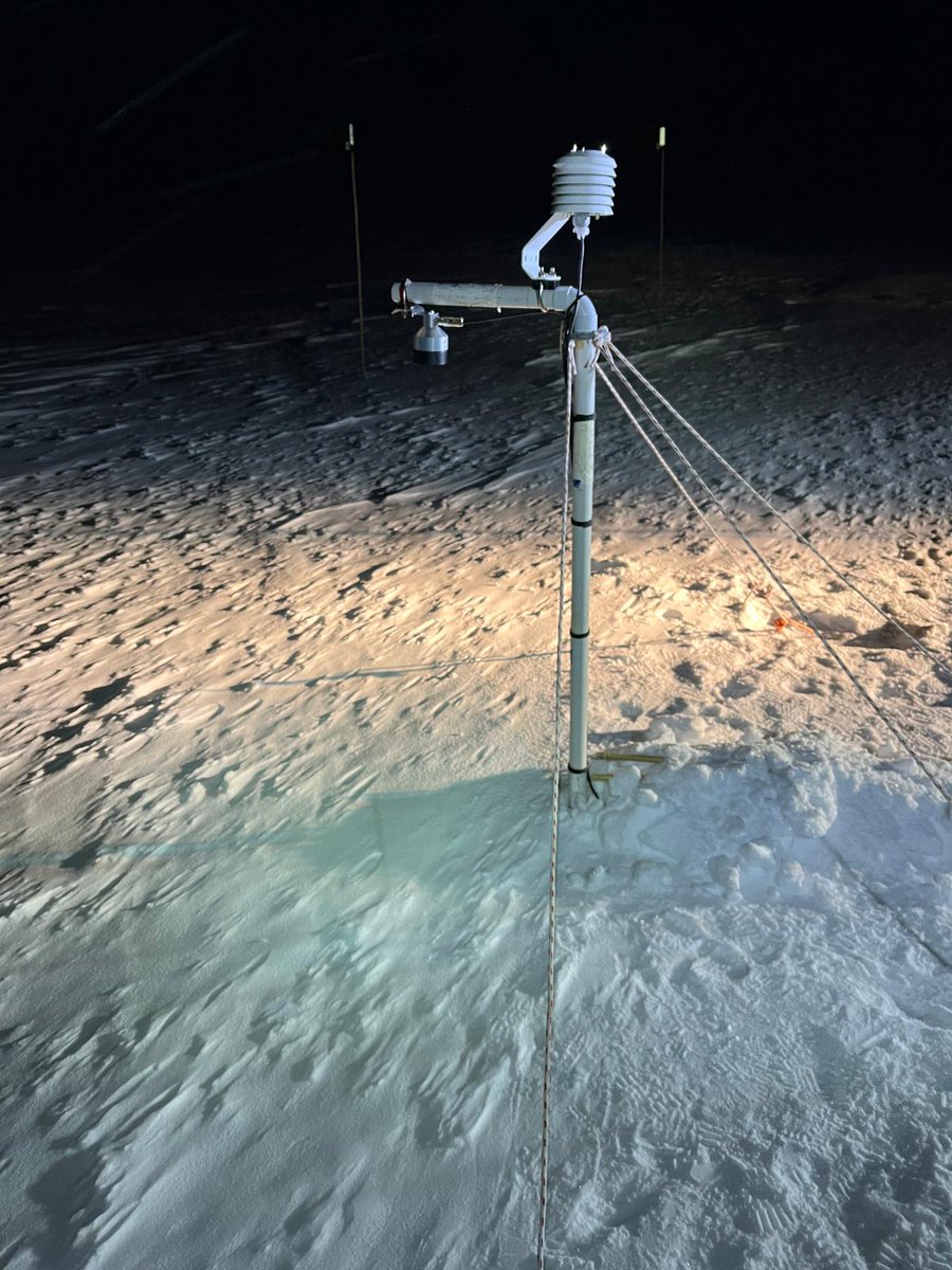 The Scott Base team achieved a milestone this week by installing the @universityofotago SIMS (Sea Ice Monitoring Station) on the sea ice 4km away from Scott Base. It'll measure the ice over the next few months before being removed. 

📸: Hue Tran (<a href="/hue/">that one evil mii</a>.tran.uk)