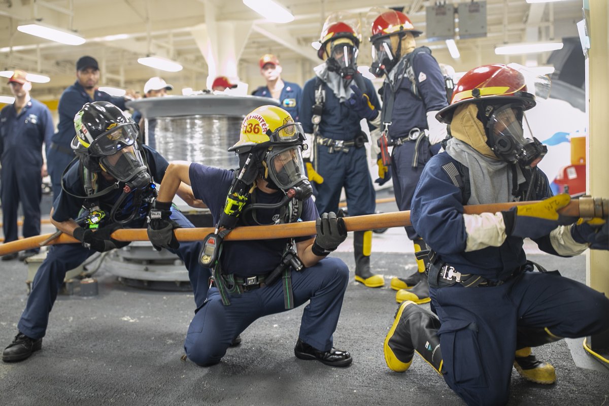 US7thFleet's tweet image. U.S. Sailors aboard amphibious assault carrier USS Tripoli (LHA 7), and Firefighters from Commander Fleet Activities Sasebo Fire Department participate in an 8010 fire drill on the ship July 23. 

📸 by MC2 Kaleb Shultz and MCSN Paul LeClair

#USNavy | #Readiness