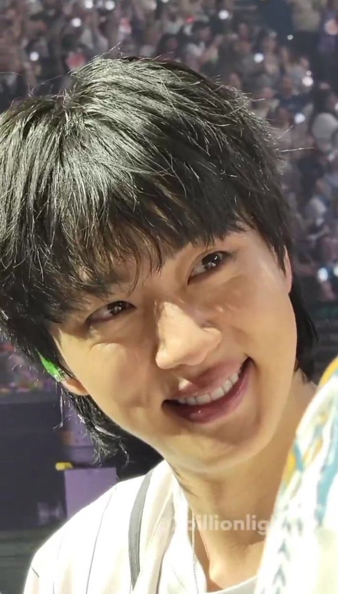 y00ngipurrs's tweet image. obsessed with his eye smile.