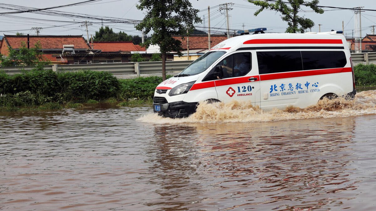 France24_fr's tweet image. Inondations en Chine : 30 morts et 80 000 évacuations à Pékin
➡️ go.france24.com/QFg