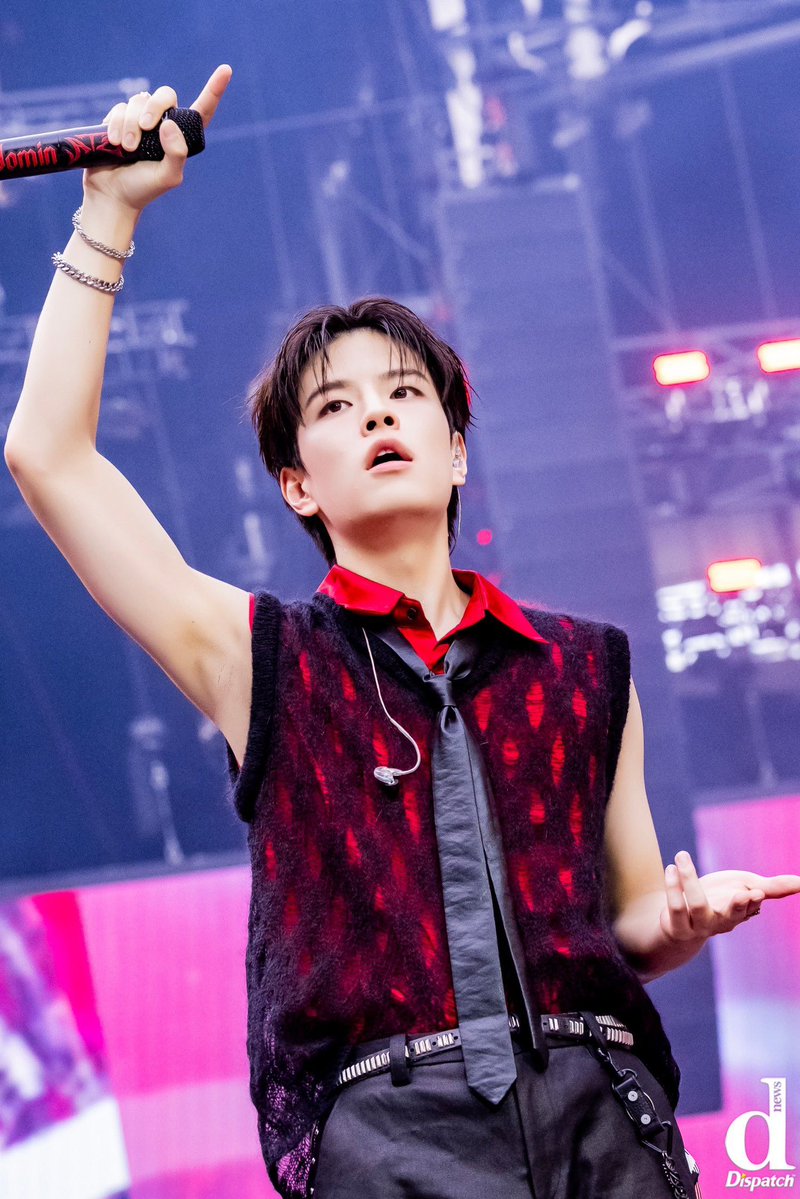 dandy_voice's tweet image. YOU COULD LITERALLY EAT OFF THE SEUNGPITS IT LOOKS SO CLEAN?????