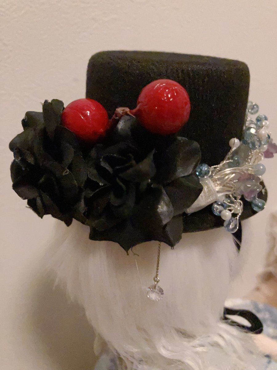 Ouri_Sumeragi's tweet image. ご機嫌よう✨
🌙月景堂🌙です。
新作シルクハットが出来ました💕
💎アクアオーラ
💎フローライト
💎エンジェライト
使用です。
⭐️お値段5,000円⭐️
購入したい方がいればDMでお知らせ下さい‼️
よろしくお願い致します🙏
#月景堂
#ドールオーナーさんと繋がりたい
