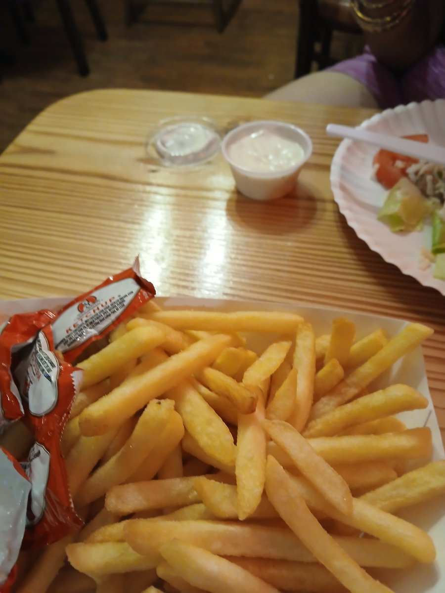 Ghost24966's tweet image. You guys already know what's on the menu for mondays!! Pizza, salad and French fries!! @CristinaBets