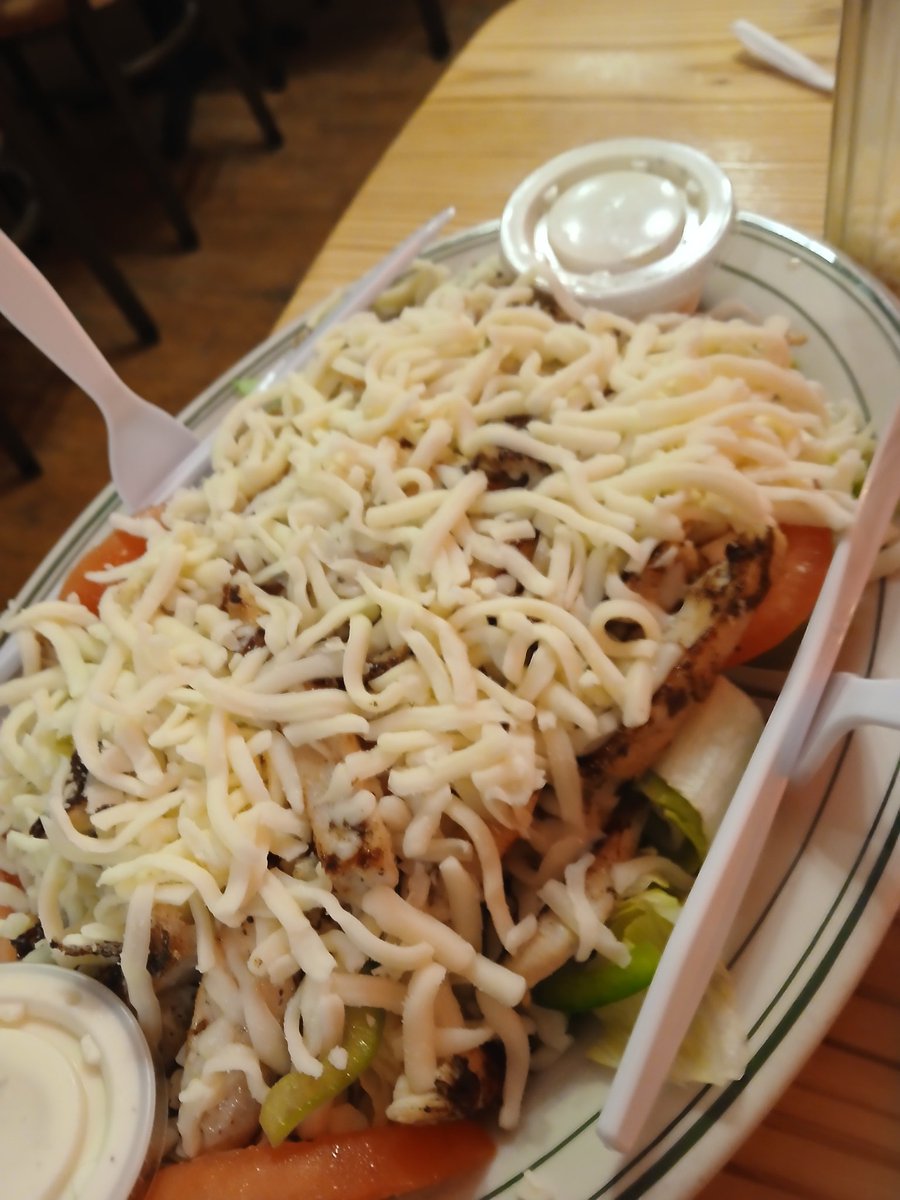 Ghost24966's tweet image. You guys already know what's on the menu for mondays!! Pizza, salad and French fries!! @CristinaBets