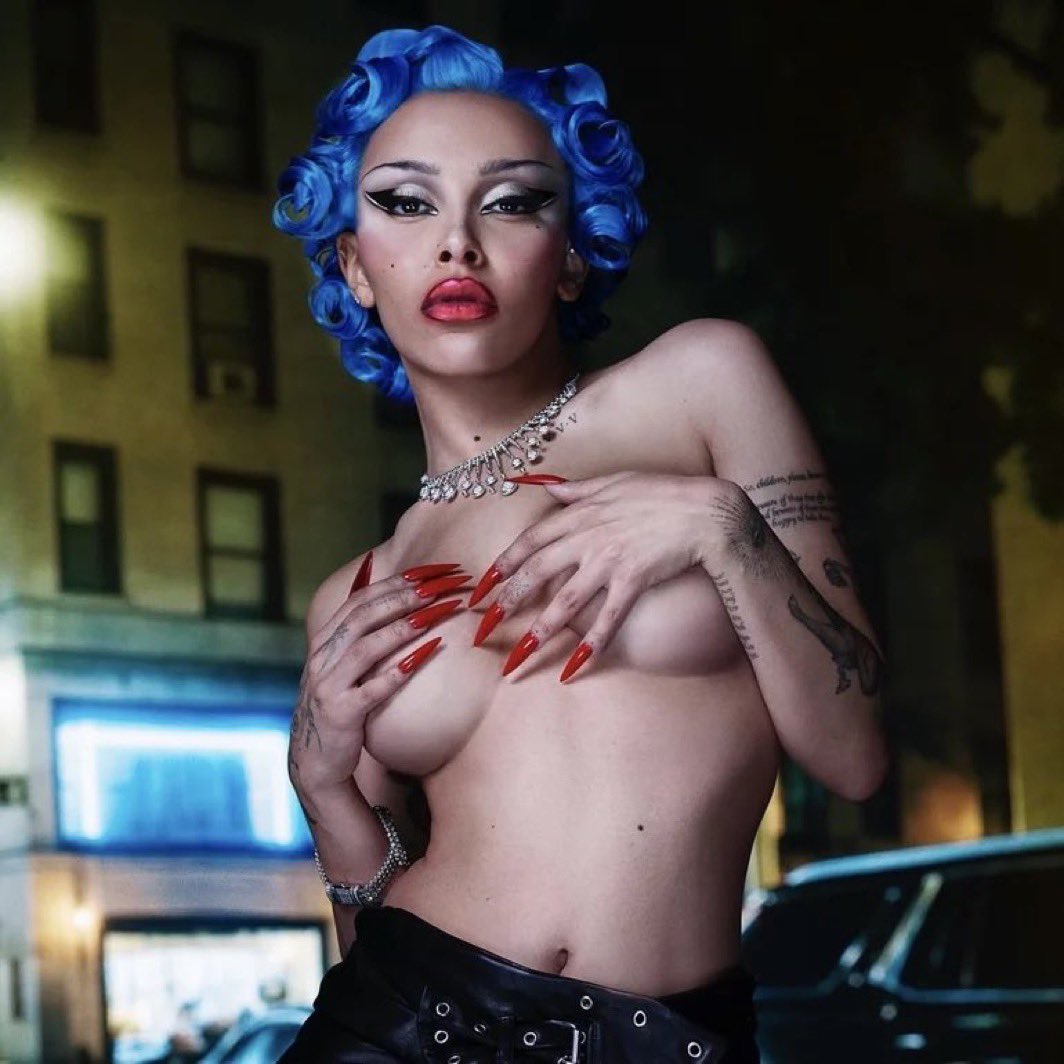 ItsCelebWatch's tweet photo. Doja Cat reveals her dream role is to play an assassin.
#dojacat #celebwatch https://t.co/e3JHQ4hoia