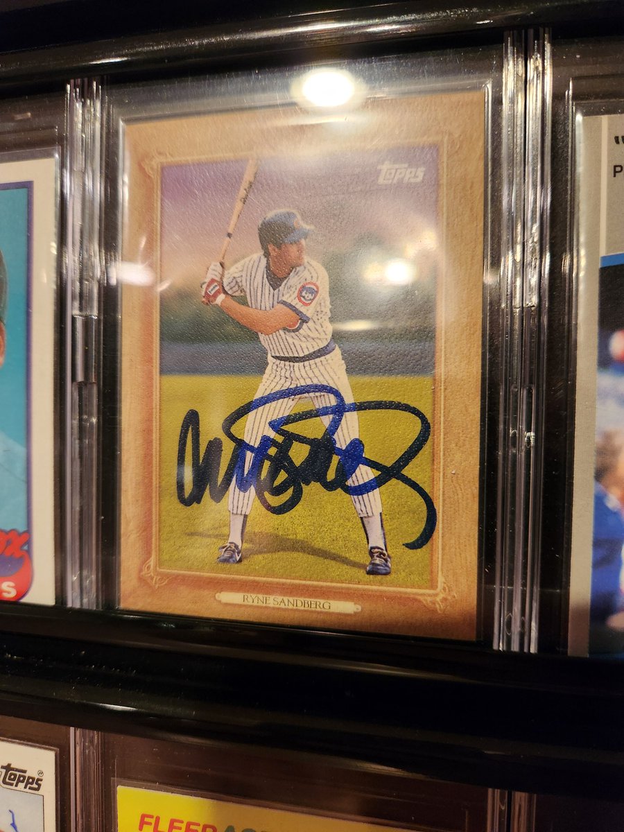 myermania's tweet image. RIP Ryne "Ryno" Sandberg. You all know I'm Cardinals and White Sox all the way, but every kid my age thought Ryno was awesome. And probably played a ton of Bases Loaded on their Nintendo #RIPRyneSandberg