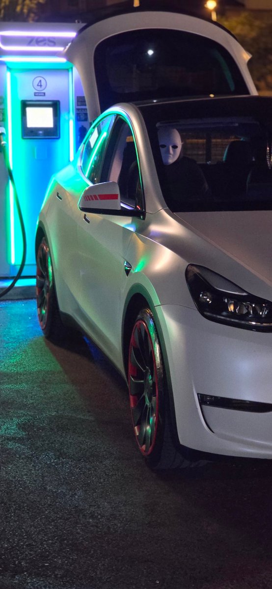 EarnWorldFa's tweet image. Baba için gece üç beş fark etmez yeter ki karnı acıksın #tesla