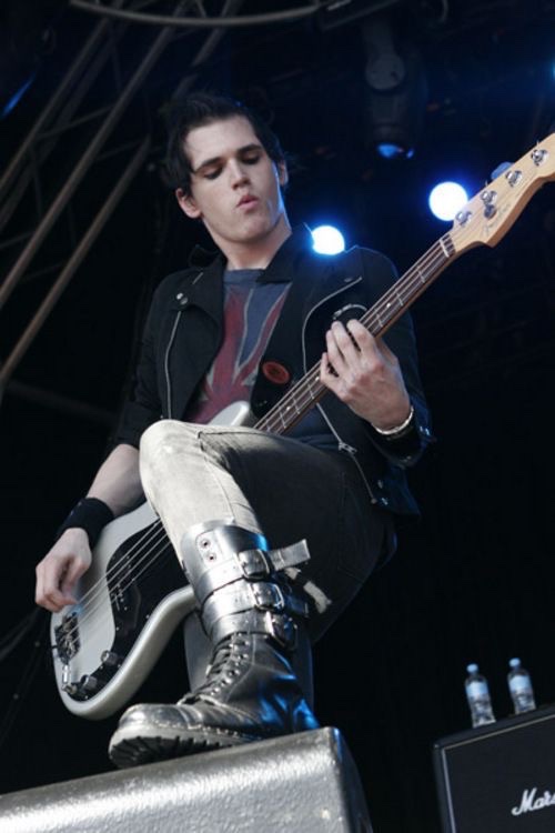 Mikey Hourly (@mikeyhourlyway) on Twitter photo 