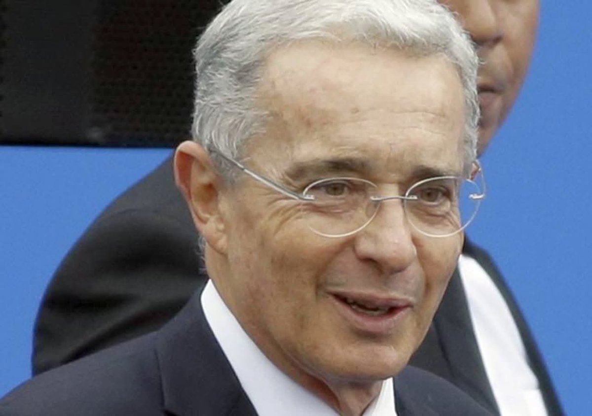 jflafaurie's tweet image. “La infamia me la quito de encima desde la libertad o desde la cárcel” : @AlvaroUribeVel
@CeDemocratico @MariaFdaCabal @PalomaValenciaL @andresguerraho @PaolaHolguin @CeDemocratico
