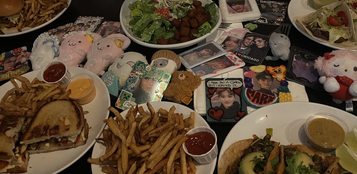 Oh this was the meet up of the century 🥹🩷 <a href="/naitangs/">☁️</a> <a href="/slicechopchop/">jor</a> <a href="/jinsoul_3to3/">liv 💛ELLIEBIRTH 👼anee lover</a> <a href="/nanajunni/">✧</a>