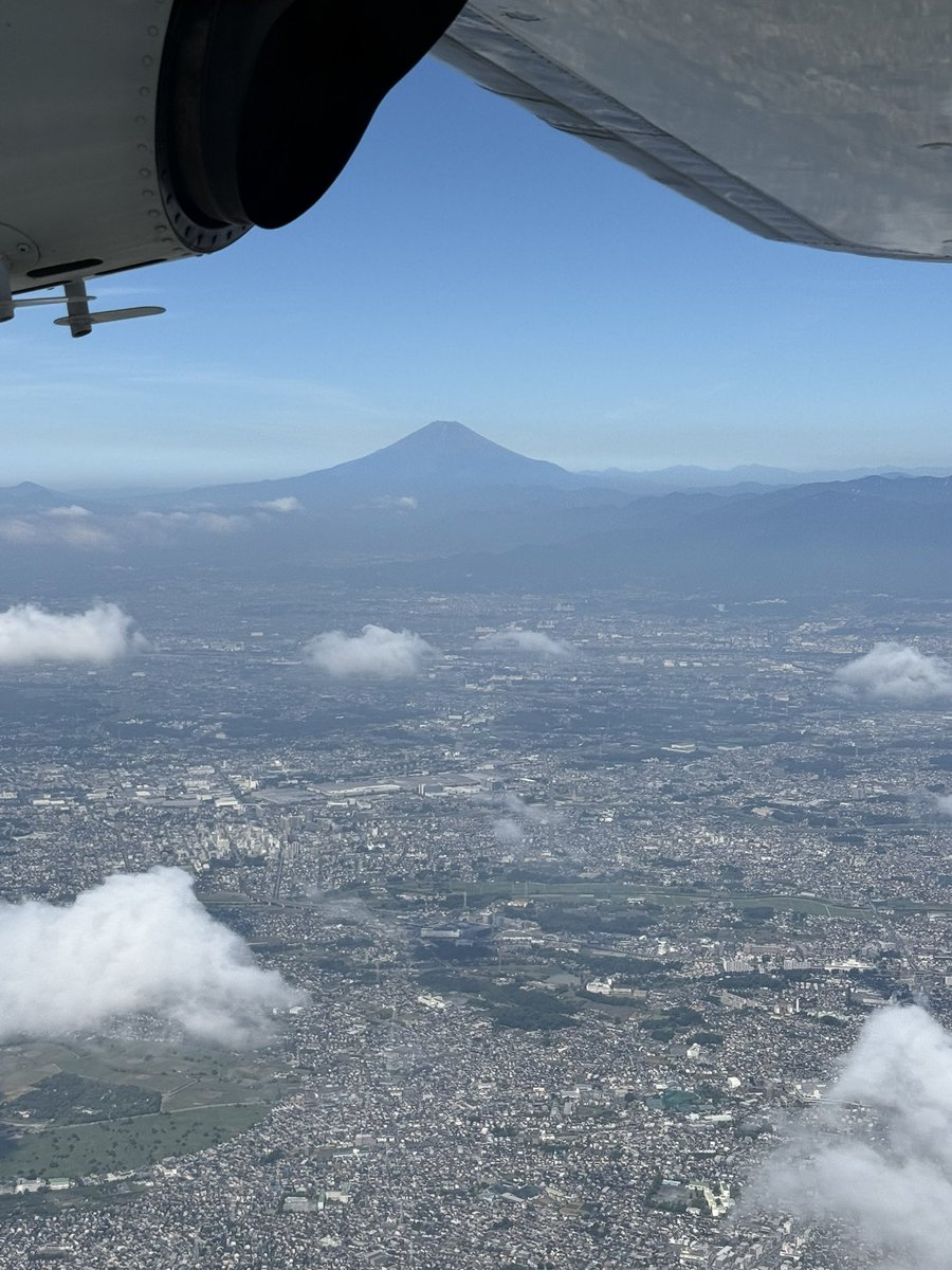 mikiimai's tweet photo. 今年の夏休みも！
調布飛行場からわずか35��。
あっという間の新島です💕

チェックインカウンターから、あっという間の搭乗。
そして、ひとっ飛びで楽園ーー。 https://t.co/kmPYH7jg8u