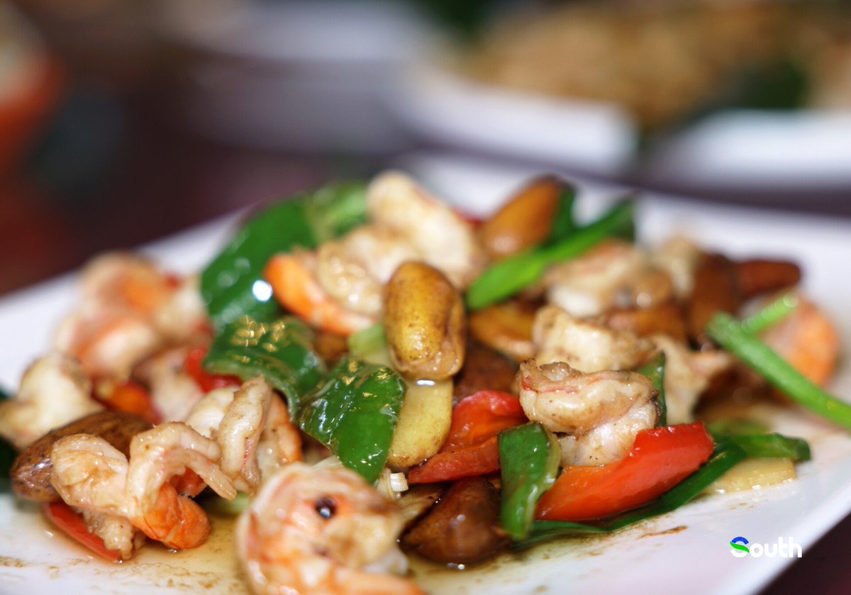 thisisGBA's tweet image. #Guangdong | 🍊 Discover the Magic of Wampee in Huangchang Village! 🏡✨
Did you know? Huangchang Village is famous as the "Village of Wampee"—a golden fruit packed with vitamin C & health benefits! 🌿💊
🍽️ Feast on the "Wampee Banquet" 🎉:
✅ 8 Dishes, 1…