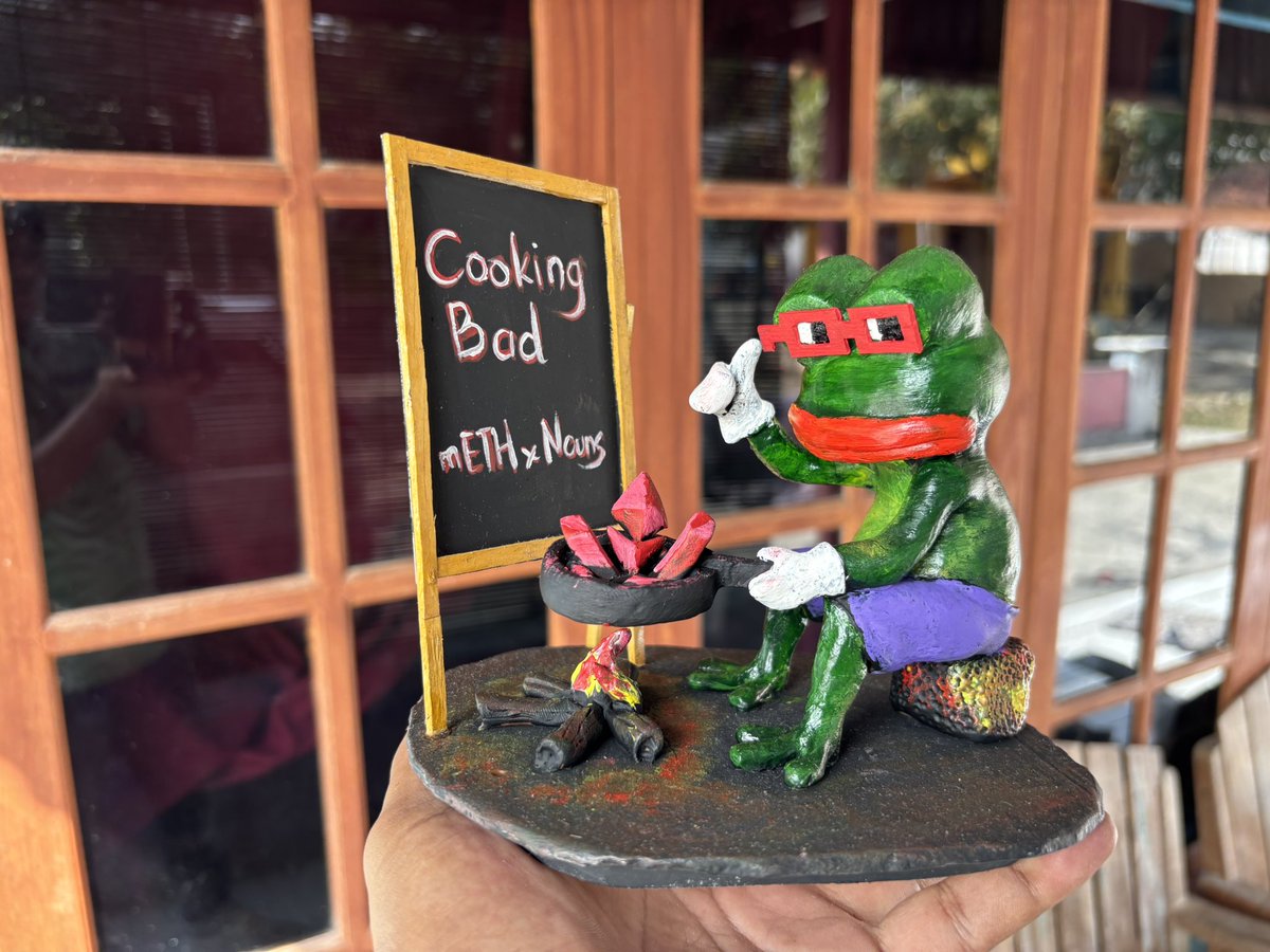 Degudhadharma's tweet photo. Sclupting Clay #CookingBad
@mETHProtocol @nounsdao https://t.co/uavXZADNnw