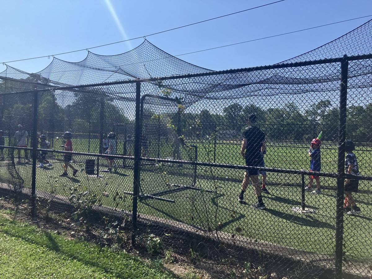 SkillsShore's tweet image. Boys got off to a fast start to Week 2 earlier today starting with our warm ups,skill stations and competitions! It was a hot one out there but our group got after it and is in for another solid week!

#SSA #GettingAfterIt ⚾️👊🏻