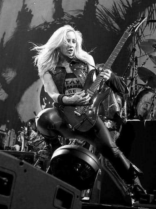 birgerstoffer66's tweet image. Nita Strauss
🤘🤘🤘