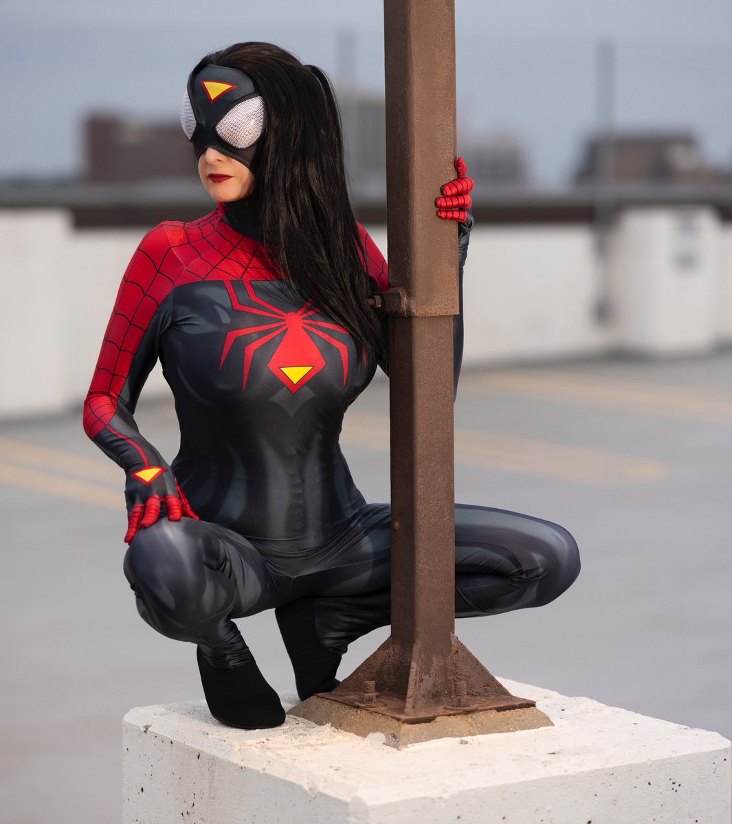 Last post for #marvelmonday: my black-suit #SpiderWoman. I personally think it looks better than her typical red suit, plus it’s got one heck of a story arc behind it. If you think you have mother issues, you should read this SpiderWoman story arc! 

#jessicadrew #cosplay