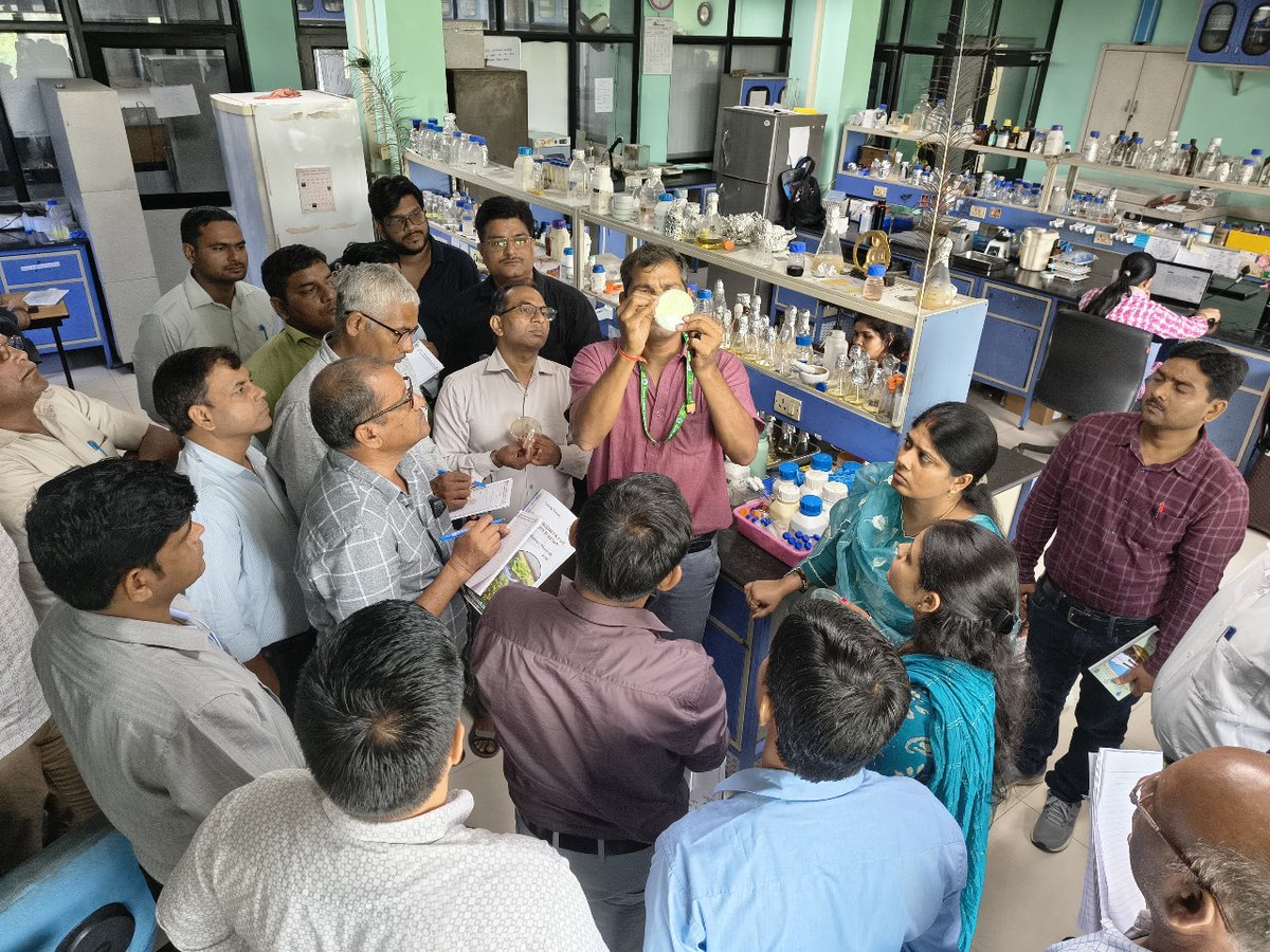 csirnbrilko's tweet image. A 3-day Skill Development Programme on ‘Bioinoculant Producer for Agricultural Application' from 23-25 Jul 25 was organized by NBRI under the aegis of @CsirSkill. A total of 23 officials from the State Agriculture Department, UP participated in the programme.
@akshasany