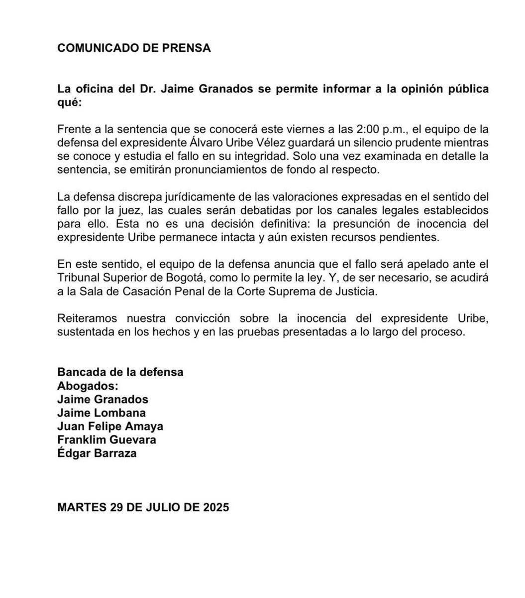 EltrinoCo's tweet image. #JuicioAUribe | La defensa de Álvaro Uribe dice que “guardará silencio prudente” tras el histórico fallo que lo declaró CULPABLE por soborno y fraude procesal.
Mientras ellos callan, el país recuerda que por primera vez un expresidente enfrenta la justicia y se demuestra que…