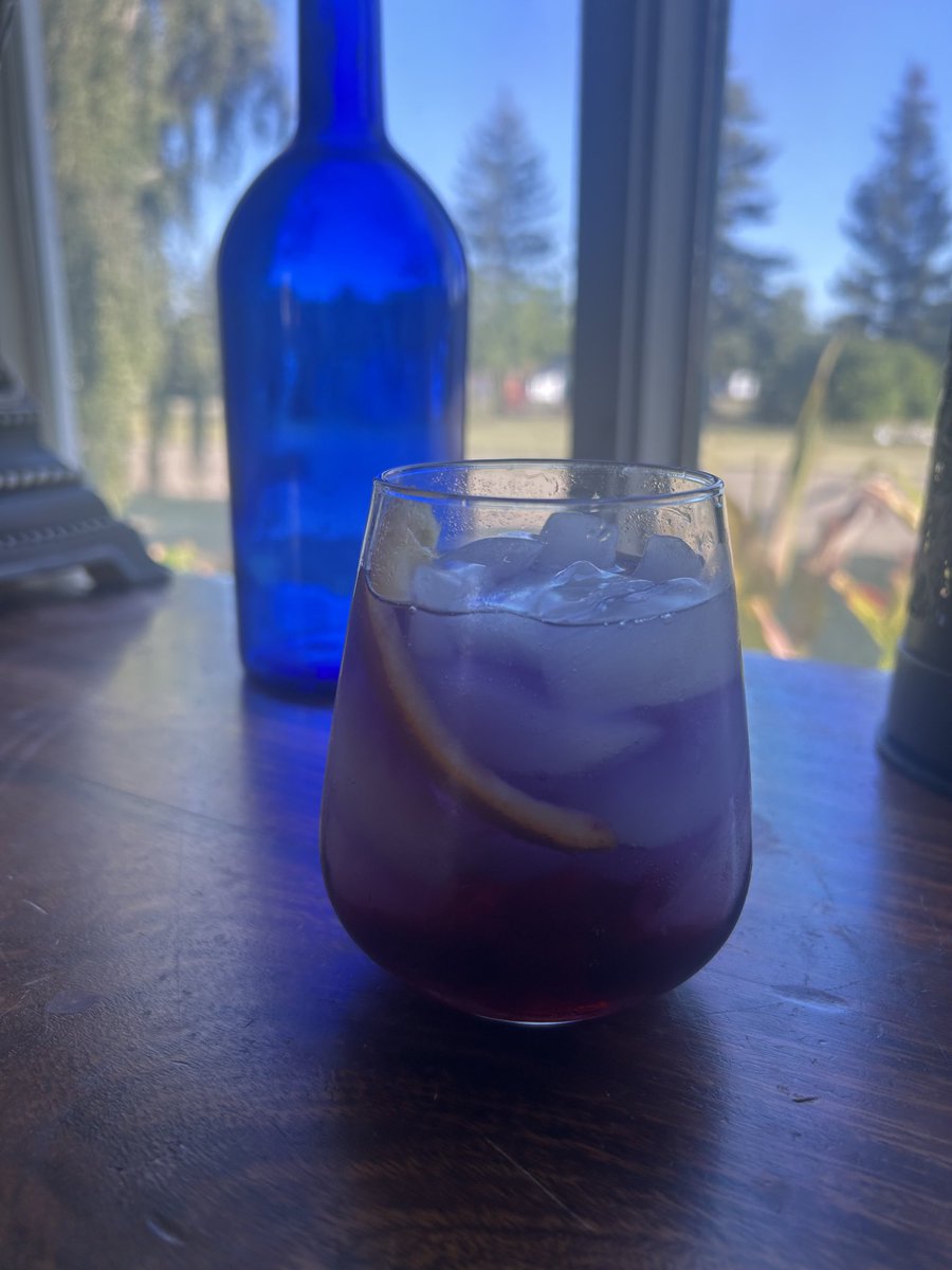PoetAmused's tweet image. Enjoying a sci-fi Negroni… Go ahead and ask me what’s in it and watching #Murderbot #AppleTV