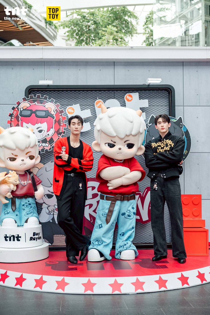ALLNewsEXPRESS1's tweet image. tnt แบรนด์อาร์ตทอยจากจีน จับมือ Force & Book เปิดตัวที่กรุงเทพฯ กิจกรรมป๊อปอัพ “Born to Explore” สร้างกระแสร้อนแรงในหมู่ Gen Z
📌allnewsexpress.com/45630/
#TNTXFORCEBOOK
#fforce_ #kasibook
#ฟอสบุ๊ค #forcebook
#TNTSPACE #TNTworld
#tntspacerayan
tnt แบรนด์อาร์ตทอยชื่อดัง…