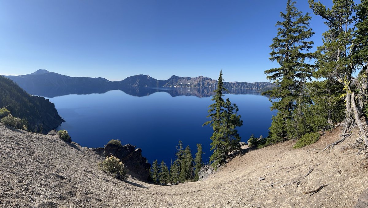 GoCougs_77's tweet photo. Crater Lake is AWESOME!! https://t.co/9hpkhd6frH