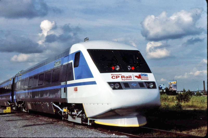 TORailwayMuseum's tweet image. Jul 28, 1993: a Swedish State Railways train set, dubbed the X2000, is displayed at @unionstationTO. The Toronto display was followed by two X2000 excursions to Guelph Junction and back via the @CanadianPacific Galt Subdivision. 1/3