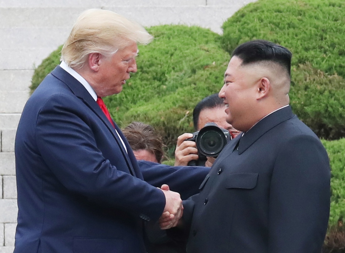 #Mundo  

Admite Pyongyang buena sintonía entre Kim y Trump, pero descarta negociar desnuclearización

elcomentario.ucol.mx/?p=229927

#ElComentario #DesnuclearizaciónCoreadelNorte #ArmasNucleares #ProgramasNucleares #RégimenNorcoreano