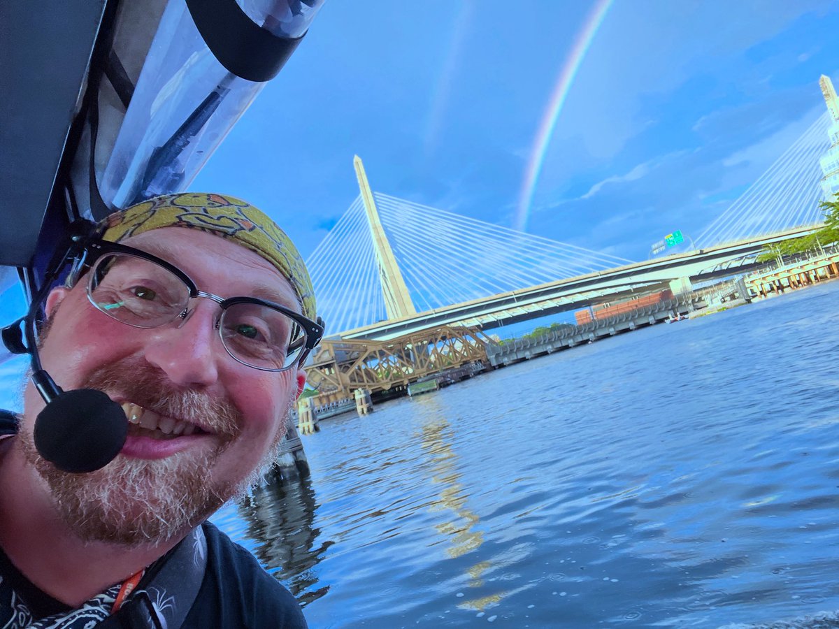 UKLeeDuck's tweet photo. Sometimes I forgot to look around while on tour.
I get caught up with here is this thing &amp; this thing, &amp; this story, etc. Luckily,  I paid attention to my guests were looking at.
A rainbow over the Charles River. 
Shout out Capt. Ronnie for turning the duck so everyone got pics. https://t.co/T8mJonCOrw