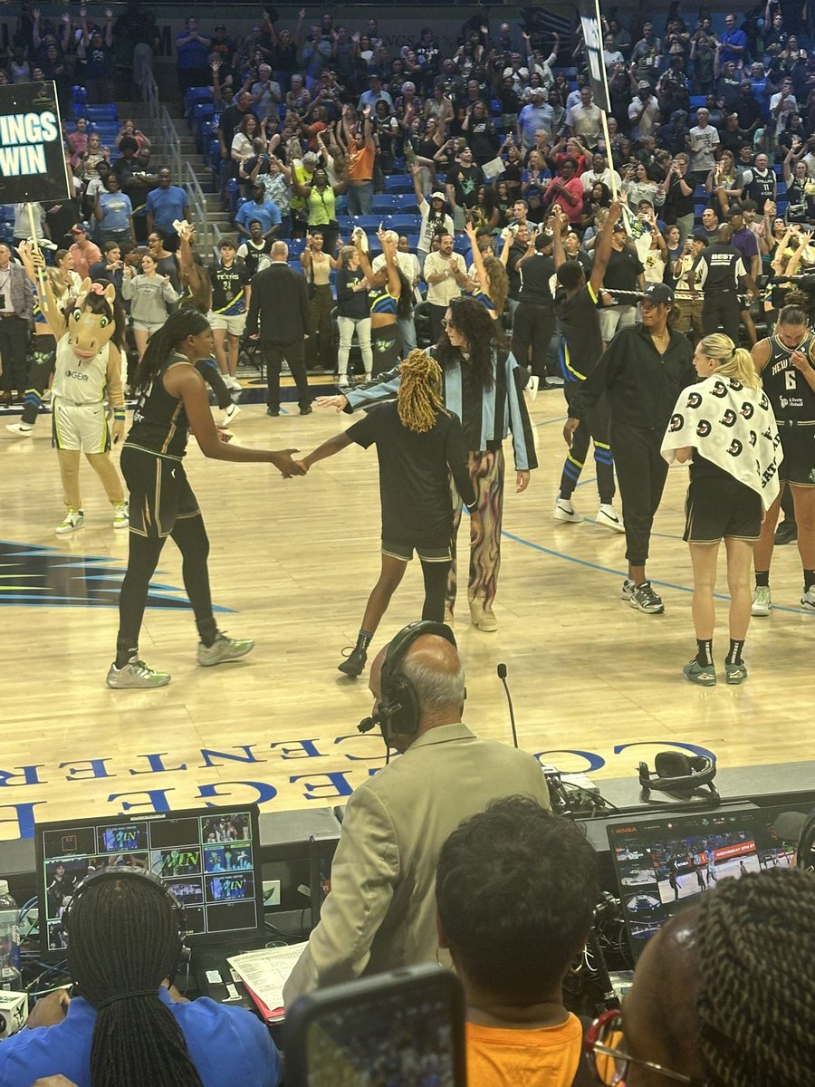 Making Memories and enjoying some 🏀❤️